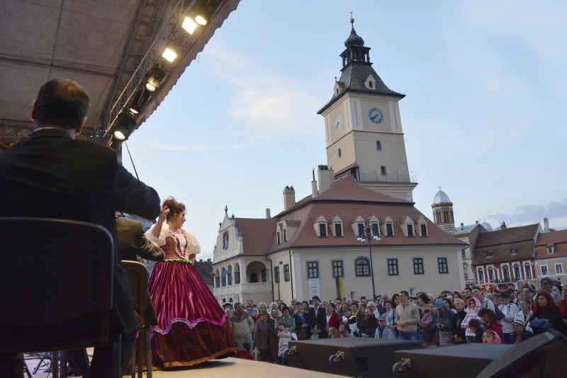 concert-extraordinar-al-operei-brasov-in-piata-sfatului