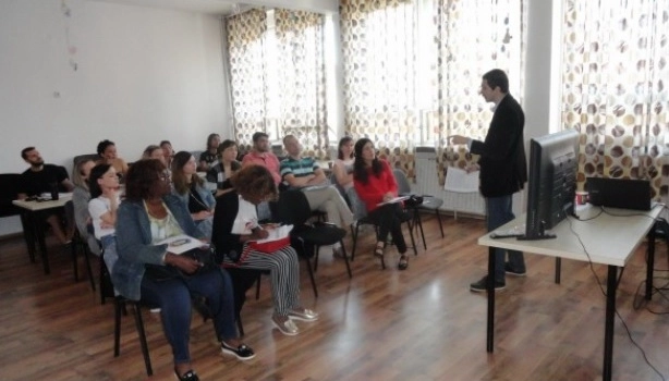 cursuri-de-pregatire-la-brasov-pentru-straini-ca-sa-devina-cetateni-romani