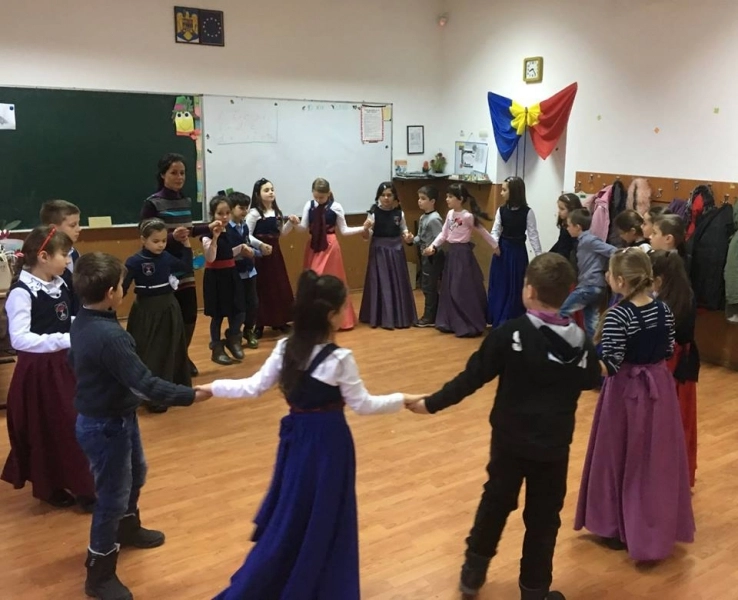 dansul-romana-prezentat-in-serbarea-de-craciun-de-la-muzeul-casa-muresenilor-