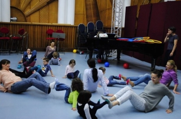 dascalii-din-brasov-invatati-cum-sa-le-predea-copiilor-muzica-si-miscare