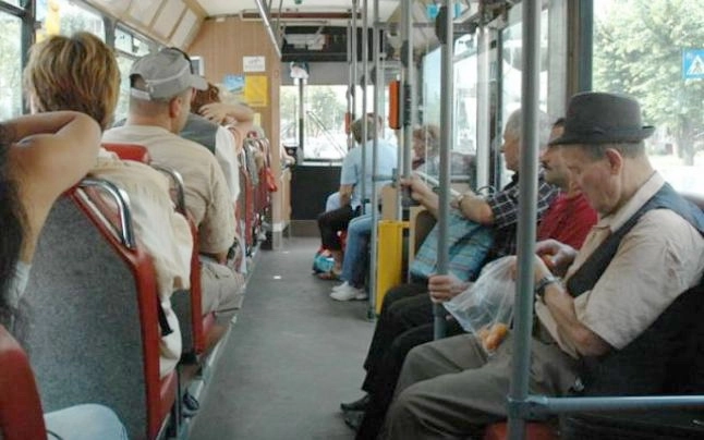 de-la-1-septembrie-va-disparea-biletul-de-pensionar-fiind-inlocuit-cu-cardul-de-calatorie