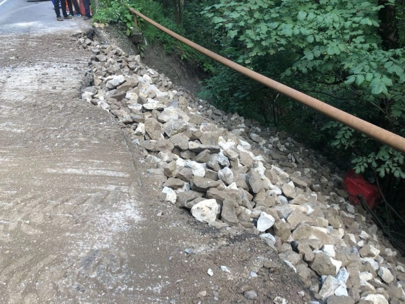 dn-1a-a-fost-consolidat-provizoriu-in-zona-bradet-