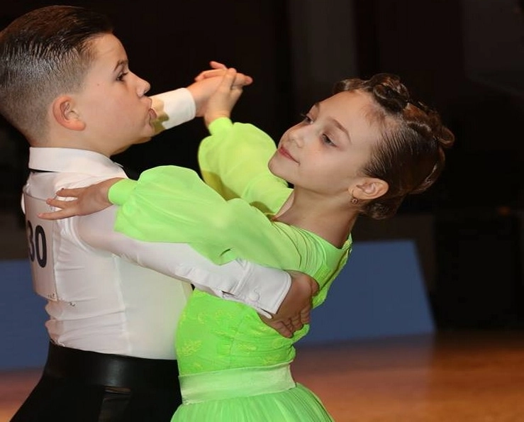 doi-copii-din-brasov-campioni-nationali-la-dans-sportiv