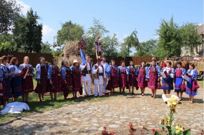 dragusenii-au-sarbatorit-a-11a-editie-a-obiceiului-local-buzduganul