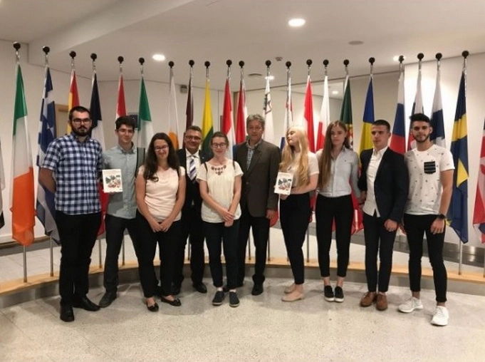 elevi-de-la-honterus-in-vizita-la-parlamentul-european