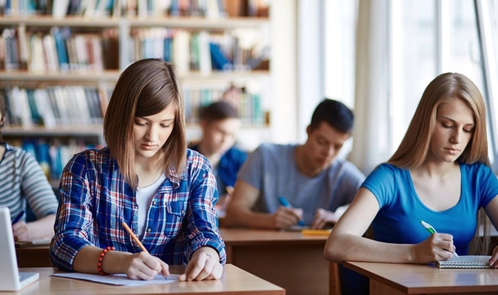 elevii-sau-intors-la-scoala-cei-de-clasa-a-xiia-se-pregatesc-de-bac