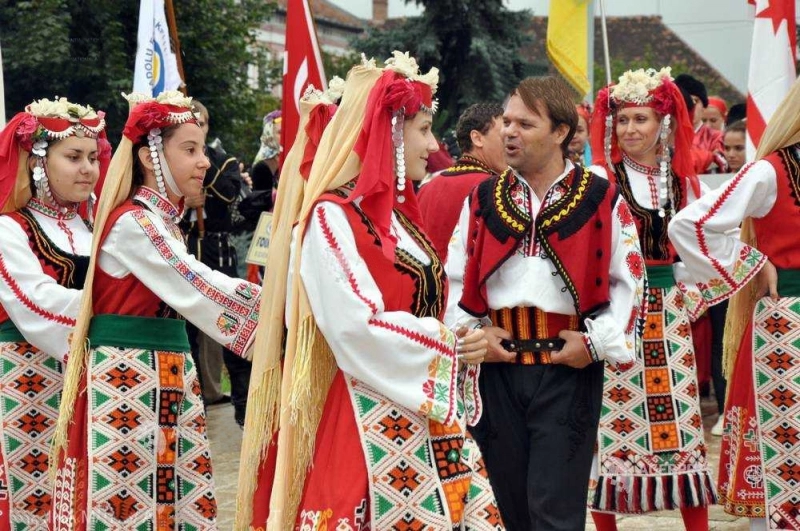festivalul-national-de-obiceiuri-traditionale-cununa-in-piateta-sfantul-ioan
