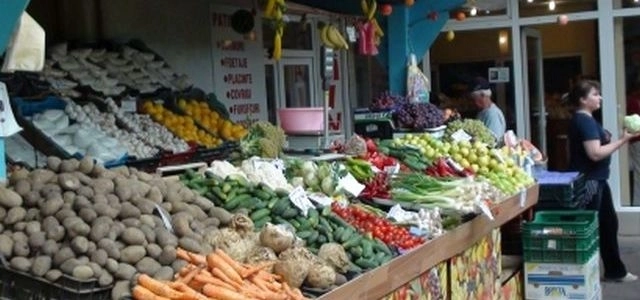 gerul-alunga-pietarii-de-la-tarabe