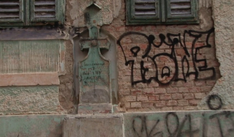 graffitti-in-schei-pe-o-cruce-de-piatra-din-1887