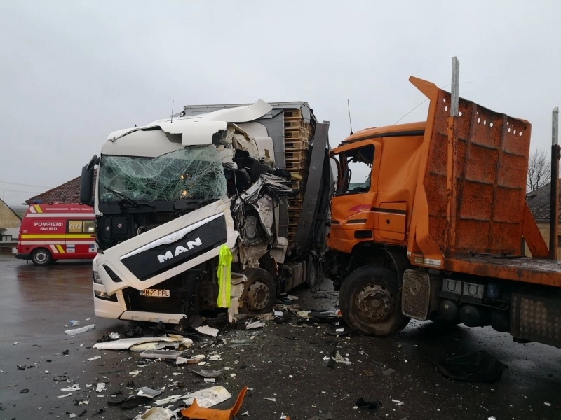grav-accident-rutier-cu-doua-victime-pe-dn13
