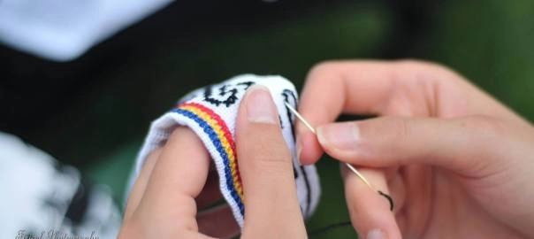 harta-centenara-a-romaniei-a-fost-cusuta-la-brasov-si-va-fi-expusa-de-ziua-limbii-romane