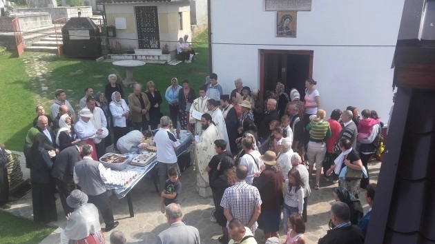 hram-la-biserica-din-timisul-de-sus-in-ziua-sfantului-tamaduitor-pantelimon