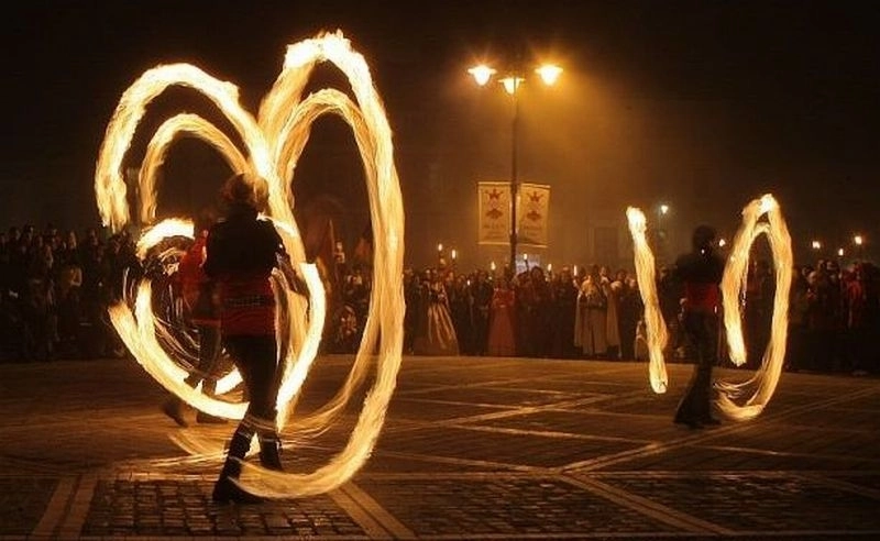 incepe-cea-dea-xxia-editie-a-festivalului-etnovember-arta-invinge-intunericul