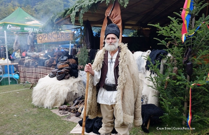 incepe-festivalului-branzei-si-pastramei-2018-in-cadrul-sarbatorii-traditionale-ravasitul-oilor