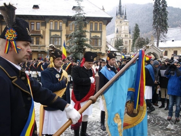 junii-ii-invita-pe-brasoveni-la-o-rugaciune-pentru-eroi-si-la-hora-unirii