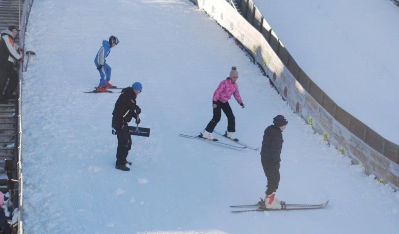 la-rasnov-se-desfasoara-in-weekend-serbarile-zapezii