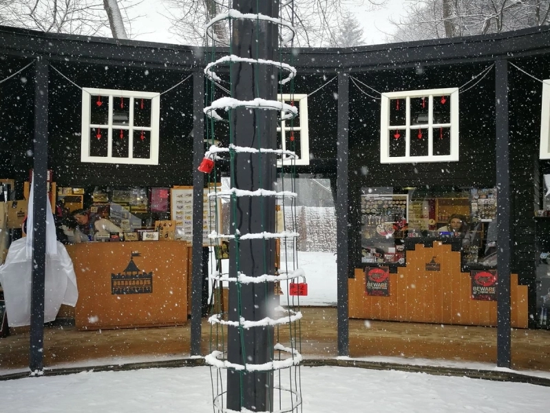 lacate-ale-iubirii-la-intrarea-in-castelul-bran