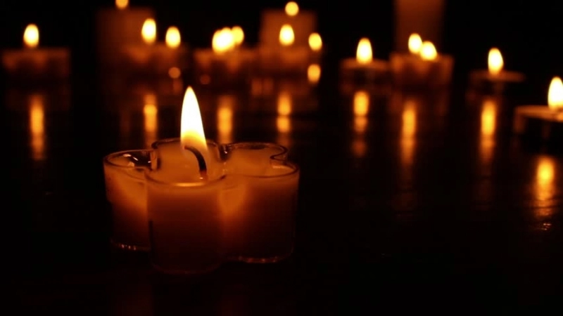 lumina-adusa-de-la-mormantul-sfant