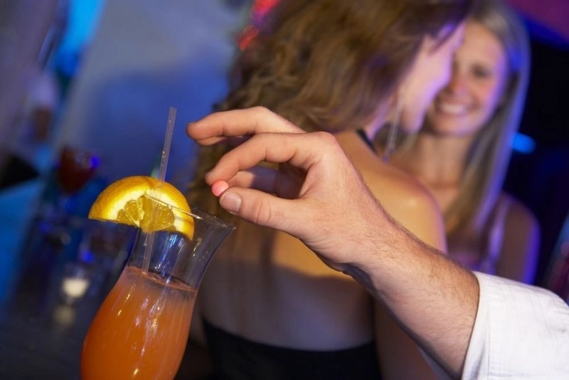 mai-multe-persoane-au-fost-depistate-cu-droguri-intrun-club-din-brasov