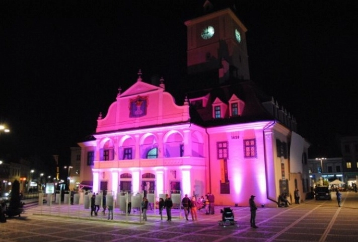 mai-multe-primarii-din-judet-si-casa-sfatului-luminate-roz-in-1-octombrie