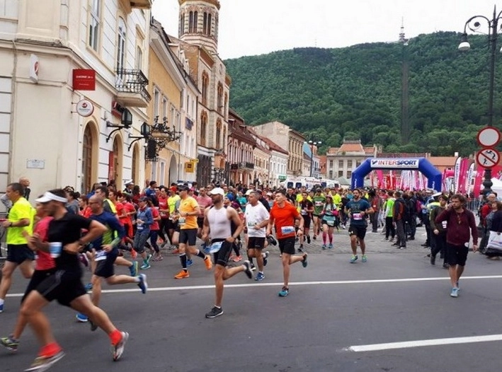 maratonul-international-brasov-a-fost-castigat-de-un-sportiv-din-republica-moldova