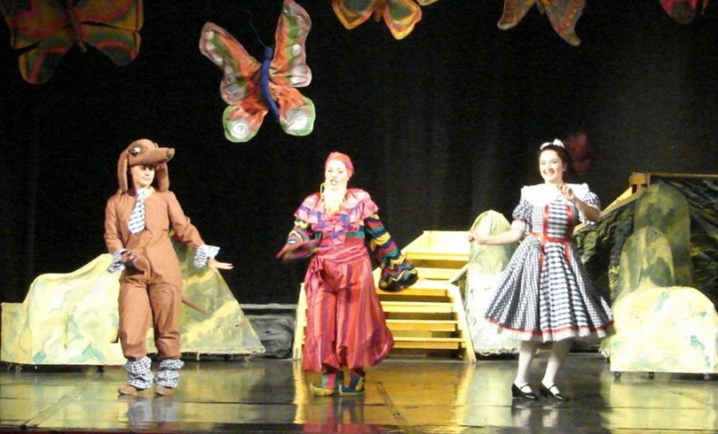 micuta-dorothy-pe-scena-operei-din-brasov