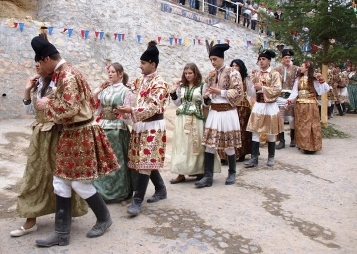miercuri-15-august-in-piata-sfatului-se-va-jucabrasoveanca