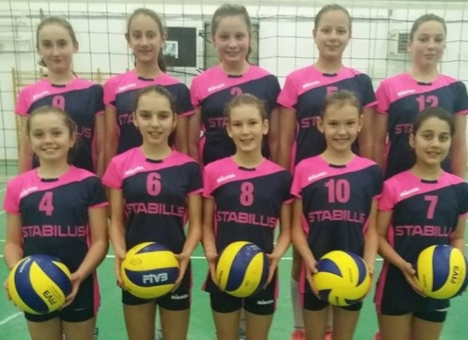 miniturneu-de-volei-pentru-fete-la-brasov