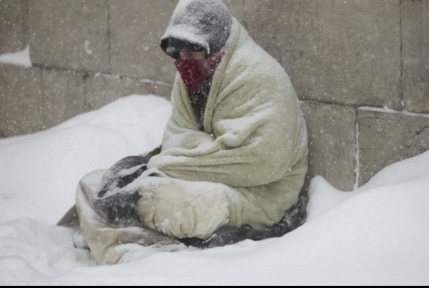 oamenii-strazii-protejati-de-ger-in-azilele-de-noapte