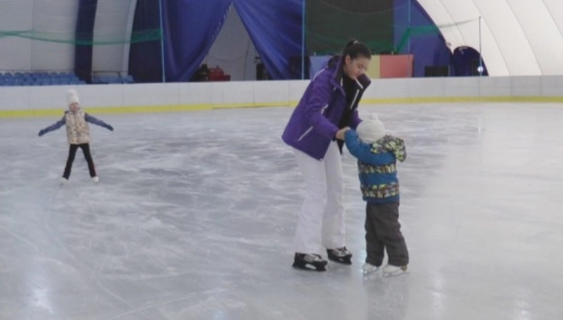 patinoarul-acoperit-din-poiana-brasov-deschis-pentru-public