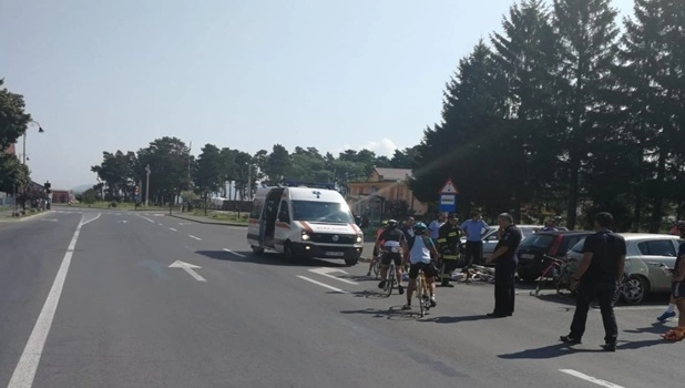 patru-biciclisti-accidentati-la-zarnesti-in-fata-sediului-de-politie