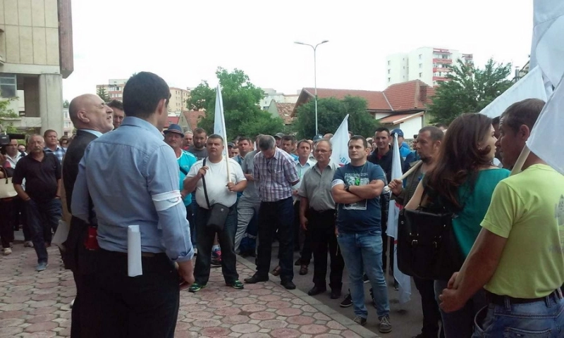 peste-100-de-angajati-de-la-electrica-au-protestat-astazi