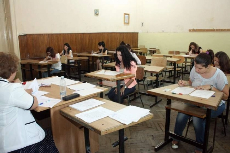 peste-o-mie-de-absenti-la-simulare