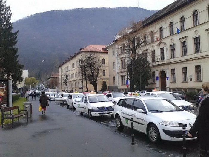 prelungirea-autorizatiilor-de-taxi-in-brasov-numai-pentru-masinile-mai-noi-de-10-ani