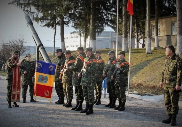 prezentare-a-noului-drapel-de-lupta-la-centrul-de-instruire-de-la-cincu