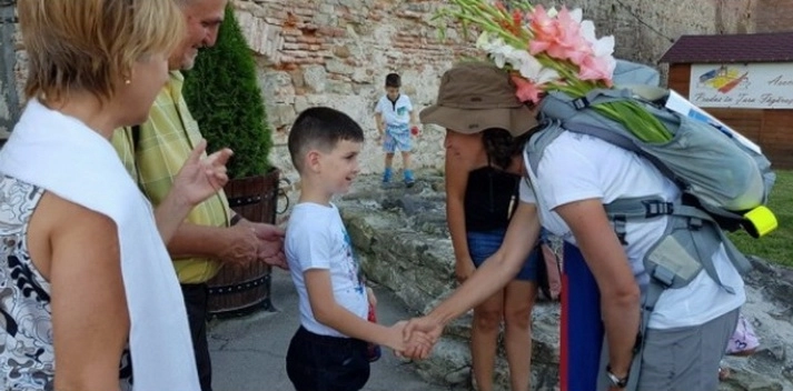 raluca-ciulei-parcurge-la-pas-600-de-kilometri-promovand-importanta-educatiei-