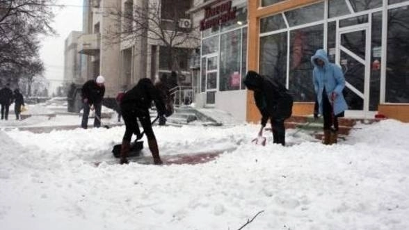recomandarile-politistilor-nu-aruncati-zapada-in-strada