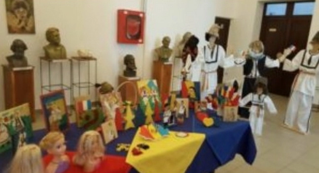 scoala-profesionala-speciala-codlea-ne-invita-la-o-expozitie-realizata-in-cinstea-unirii