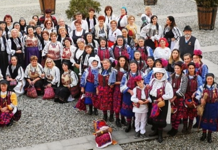 sezatoare-de-centenar-cu-100-de-femei-din-tot-judetul-brasov-la-fagaras