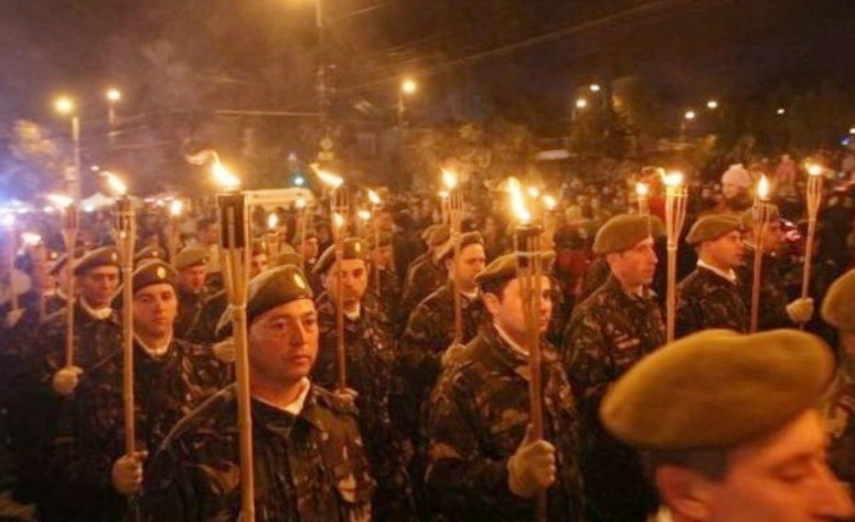 spectacol-pe-strazile-brasovului-de-ziua-armatei-romane