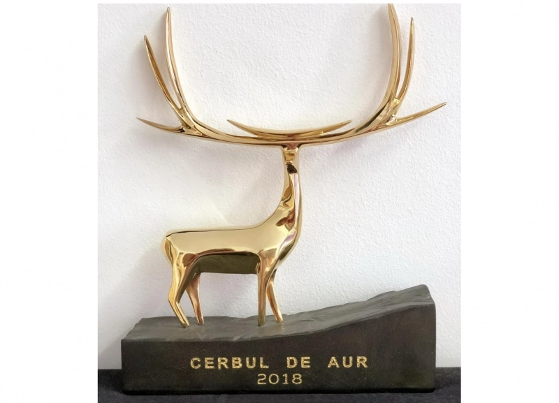 trofeul-cerbul-de-aur-2018-cantareste-aproape-5-kilograme-si-e-placat-cu-aur