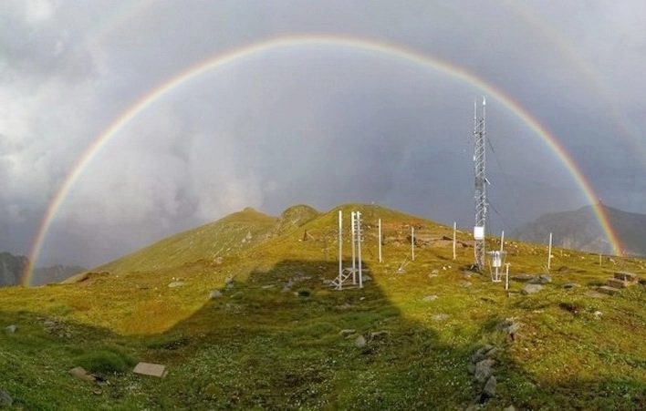 un-curcubeu-a-oferit-o-imagine-fascinanta-pe-platoul-bucegilor