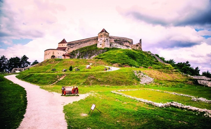 vacanta-altfel-in-gradina-cetatii-medievale-de-la-rasnov