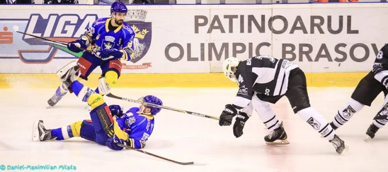 victorie-la-hochei-corona-brasov-a-castigat-meciurile-cu-sportul-studentesc