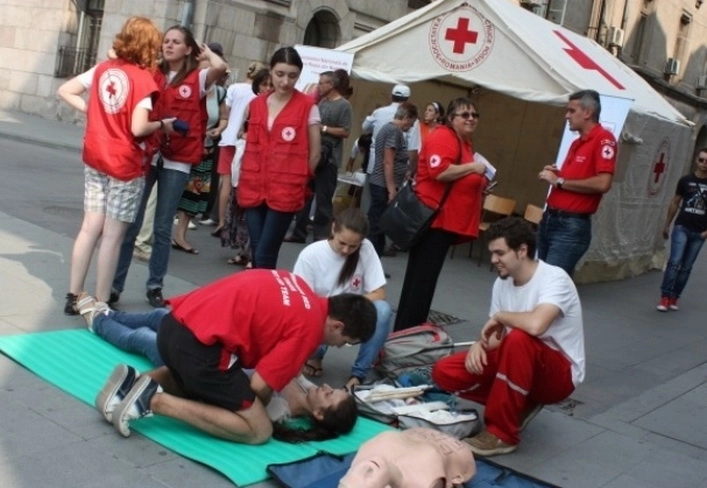 ziua-crucii-rosii-sarbatorita-si-la-brasov