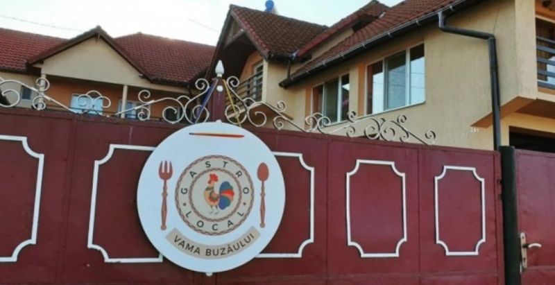 10-vamaseni-isi-impart-cu-turistii-mancarea-pe-care-o-gatesc-in-casa