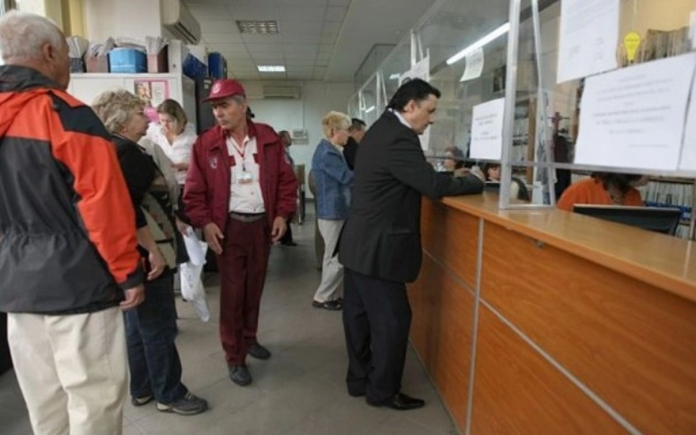 4110-brasoveni-platesc-casul-din-mana