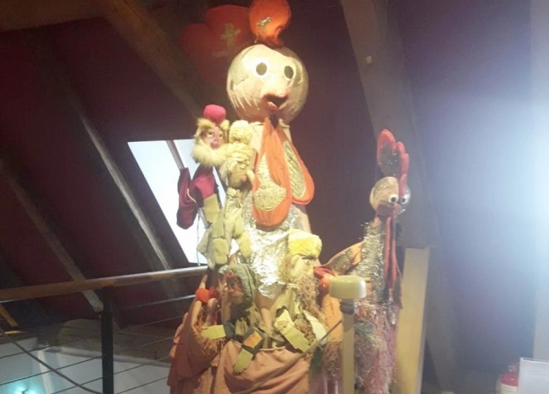 70-de-ani-de-cand-papusile-joaca-teatru-la-brasov