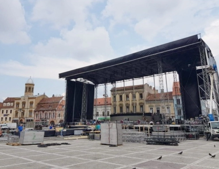 a-inceput-constructia-scenei-pe-cae-se-va-desfasura-cerbul-de-aur-2019