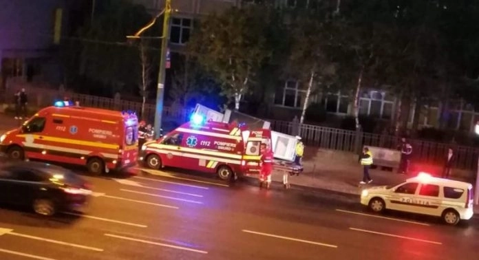 accident-grav-femeie-aflata-in-statia-de-autobuz-lovita-de-o-masina